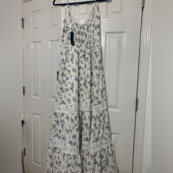 Lulu's Fond of Frolicking White Floral Print Seersucker
Maxi Dress - Picture 4 of 5